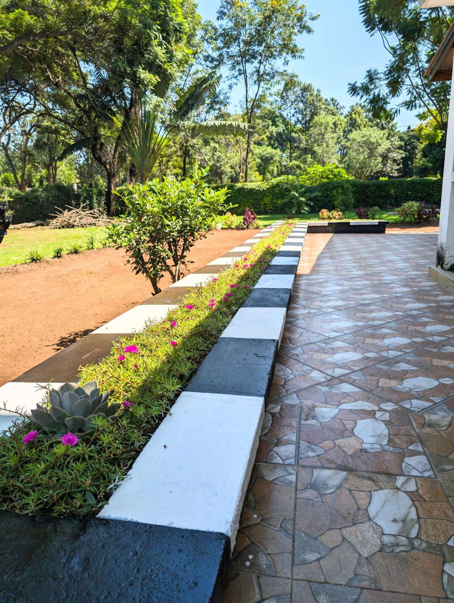 Dans Place Moshi Ngoại thất bức ảnh