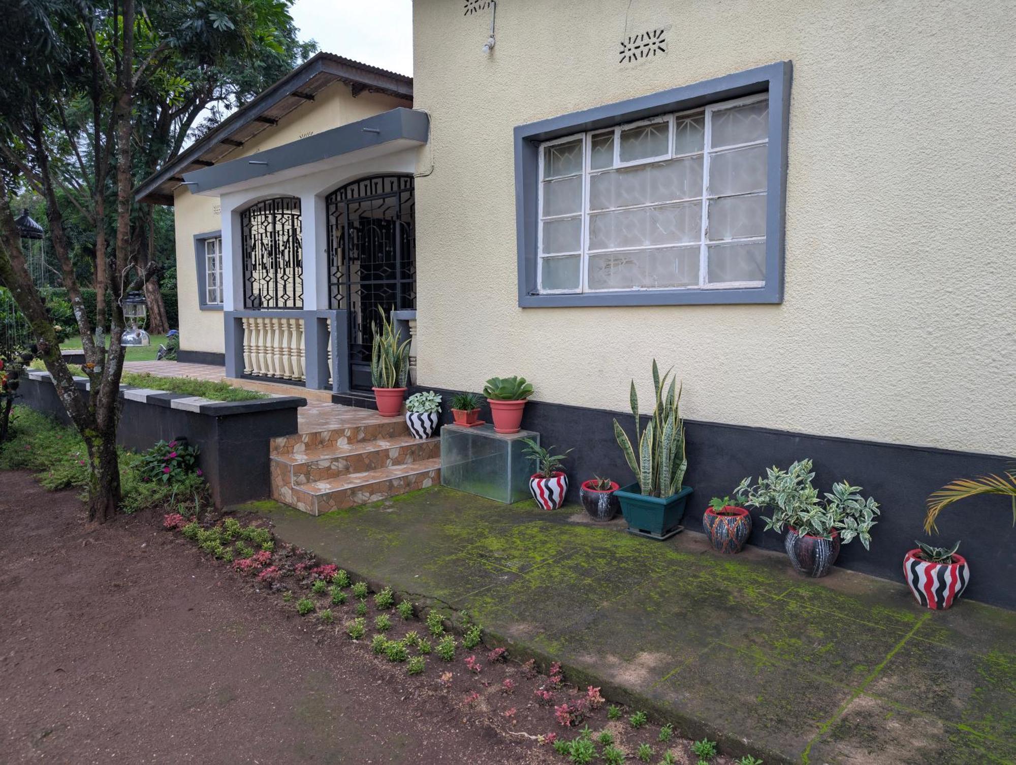 Dans Place Moshi Ngoại thất bức ảnh